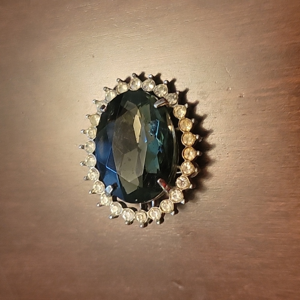 Vintage brooch super larger crystal 🔮